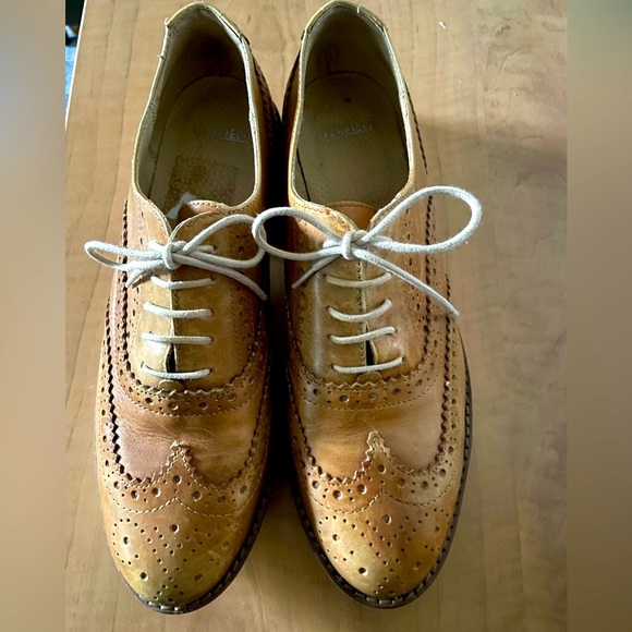 Manfield Tan Wingtips gently worn - Picture 2 of 5